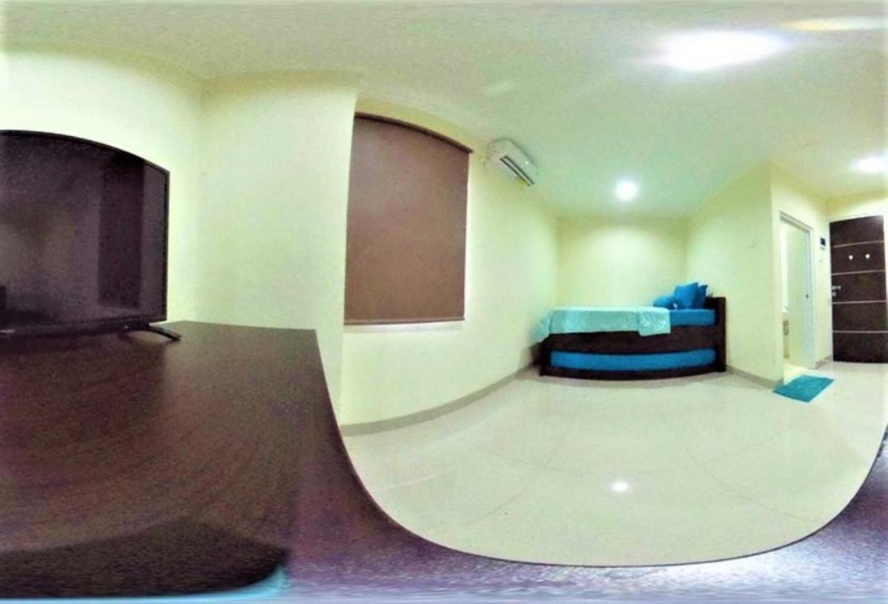 Giant Kost Hotel Tangerang Luaran gambar