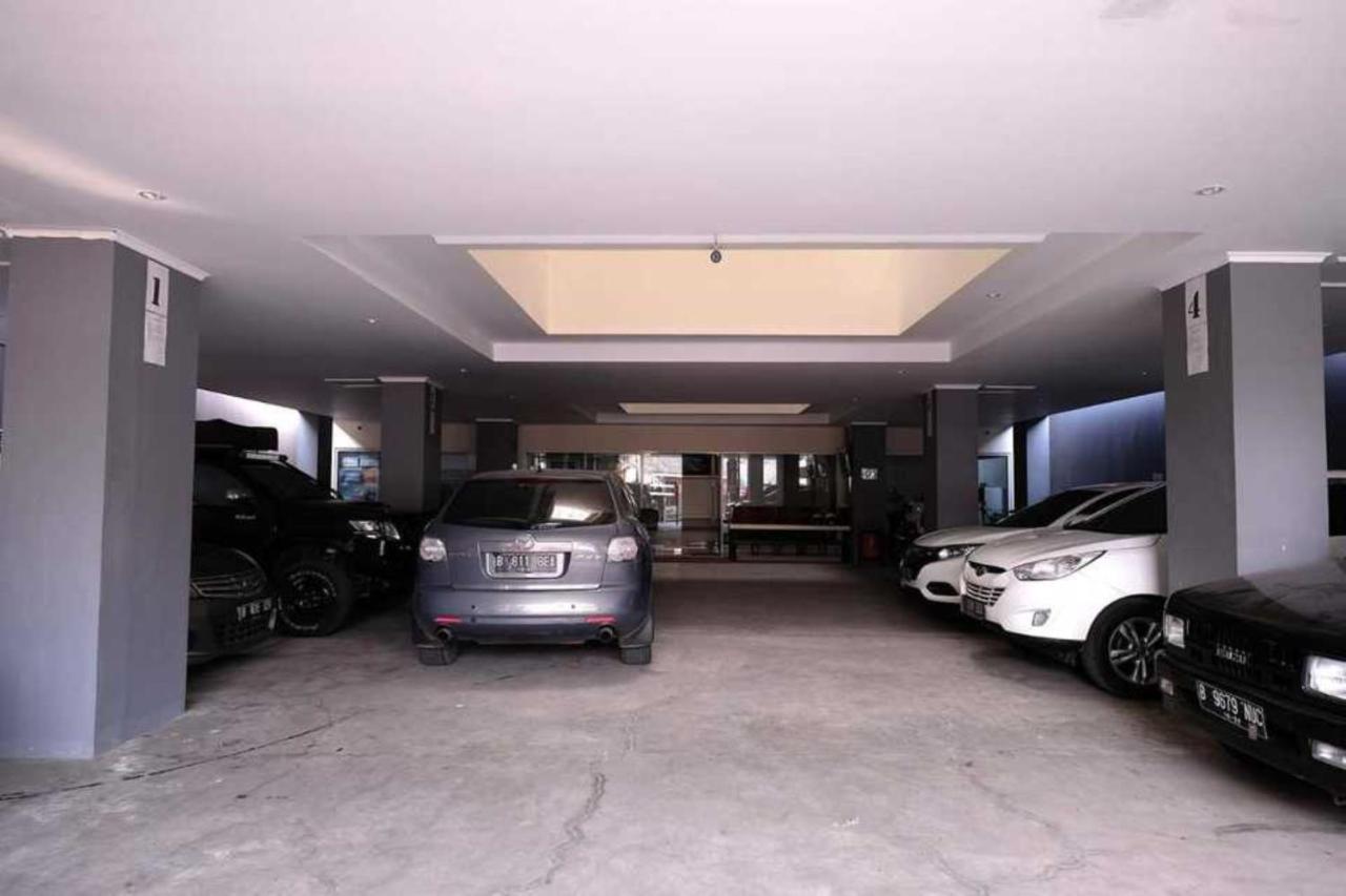 Giant Kost Hotel Tangerang Luaran gambar