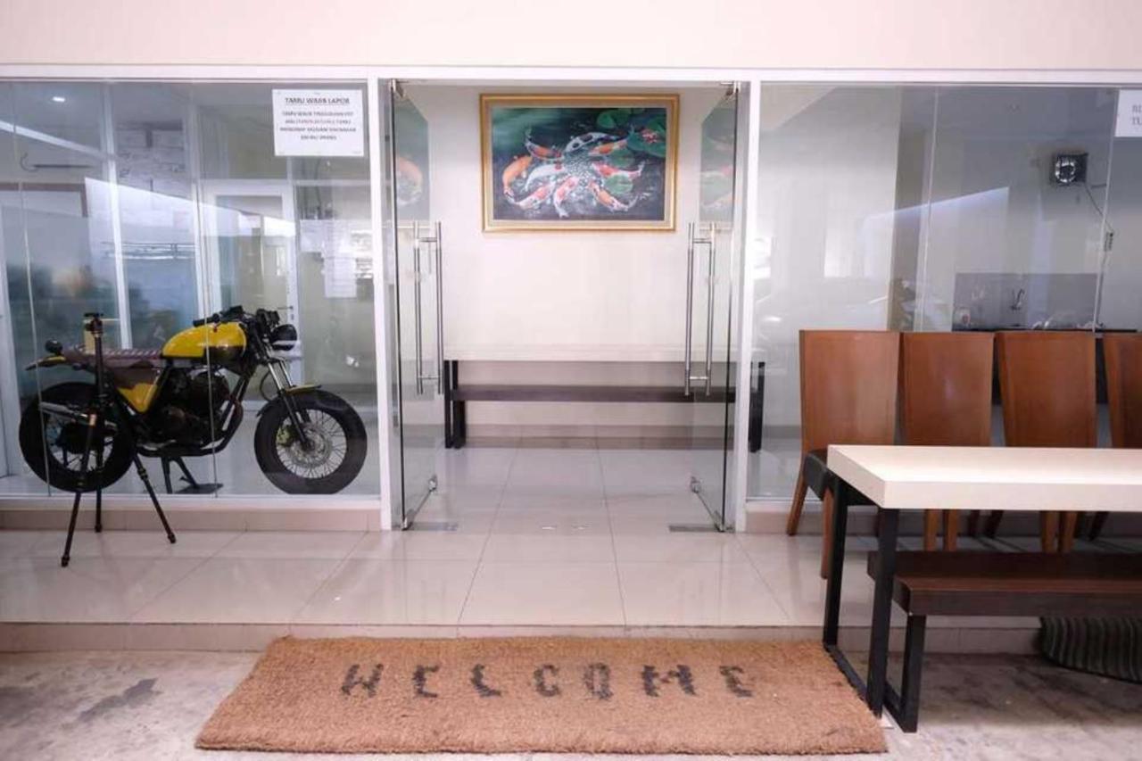 Giant Kost Hotel Tangerang Luaran gambar